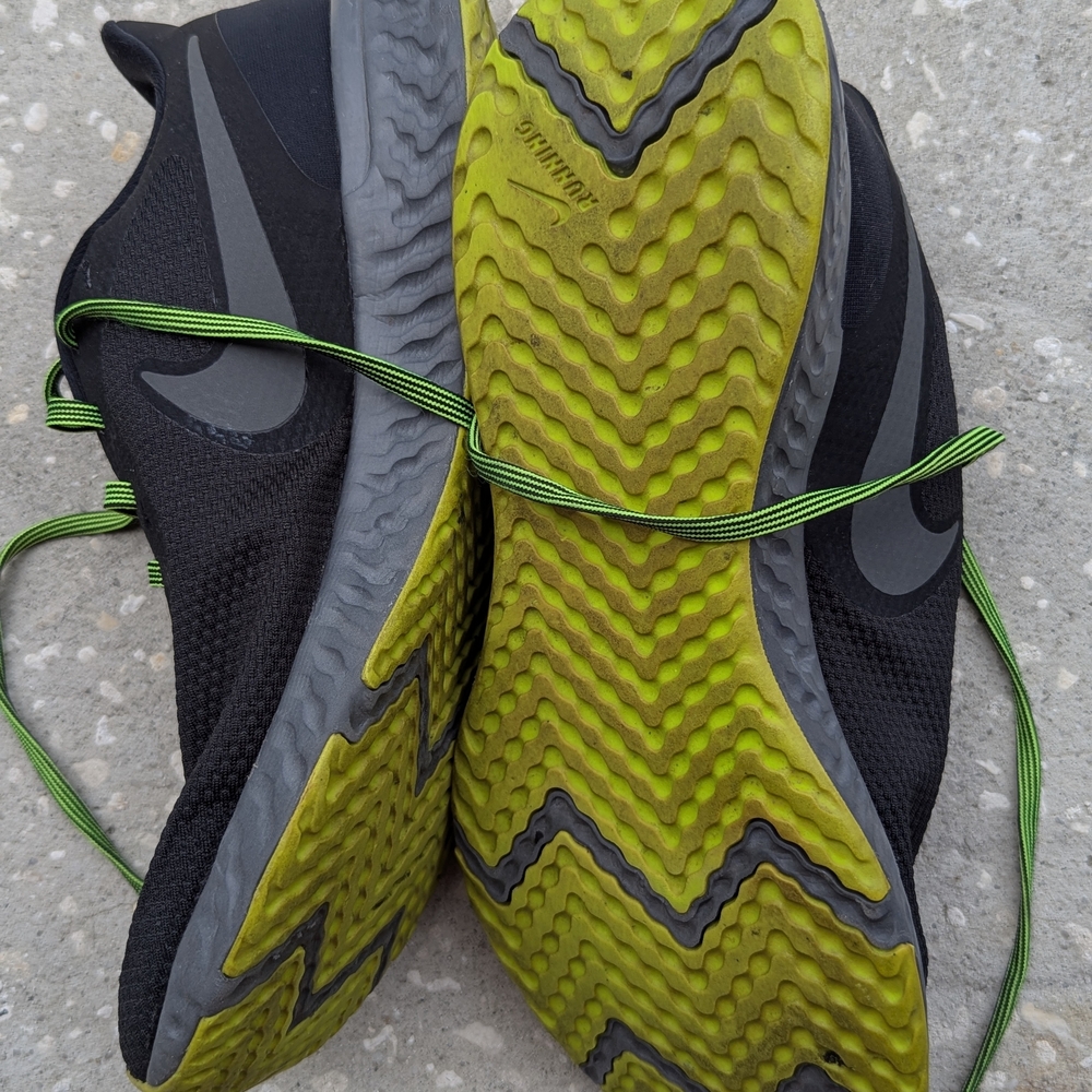 Nike Men's Sneakers Black with Green Accents